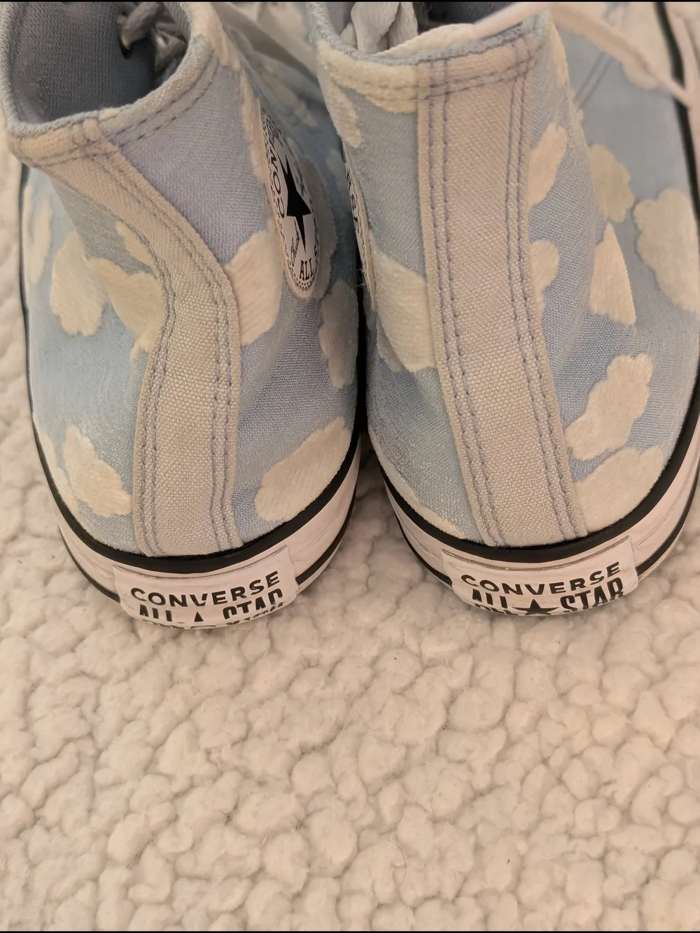 Great Condition: Converse Chuck Taylor All Star Clouds Kids 6